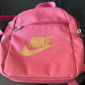 Nike Sportswear Futura 365 mini backpack